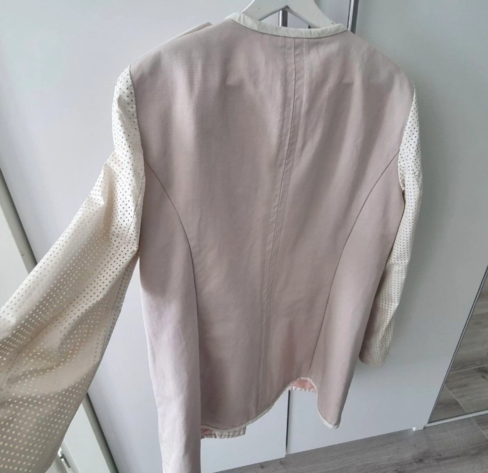 Madeleine elegante gabardina / chaqueta de verano beige crema mangas perforadas 44 – photo 10